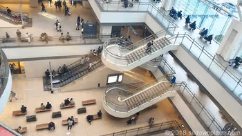 みなとみらい東急スクエアS(ステーションコア)の座れる休憩場所全体