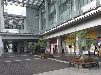 シーノ大宮センタープラザアトリウムの座れる休憩場所