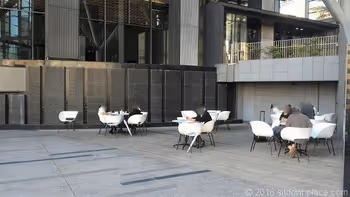 ワテラスモール2Fのテーブル席