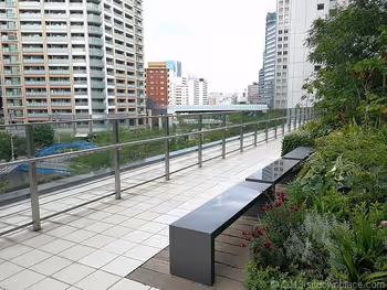 大崎センタービル2fの屋外階段