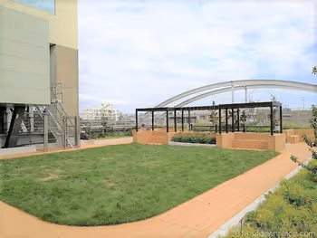 北沢タウンホール5F屋上庭園全体