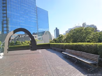 浜松町ビルディング デッキの休憩所