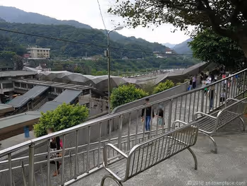 猴硐猫村のベンチ