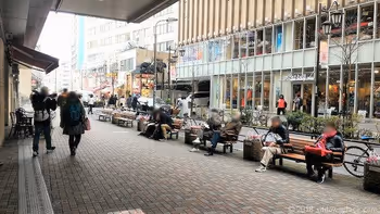恵比寿駅西口正面のベンチ