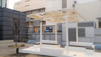 みなとみらいセンタービルリビングガーデンのベンチ