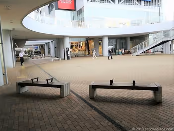 新潟LEXN広場1Fの休憩場所