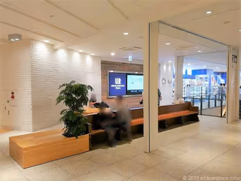 ソラマチ3F12番地エスカレーター横の休憩場所