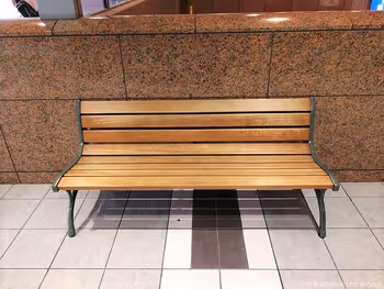 JR小田原ラスカ2F二宮金次郎像付近富士屋ホテルレストラン前のベンチ