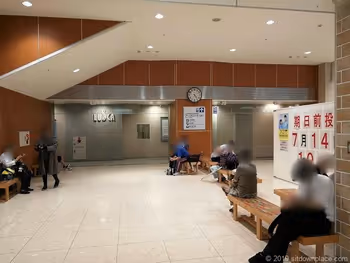 HaRuNeハルネ小田原のうめまる広場の休憩場所