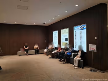 ミッドランドスクエアB1Fのベンチ