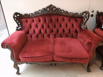 大名古屋ビルヂング3Fエスカレーター裏のオシャレなソファ