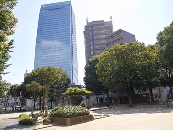 早苗公園から見えるルーセントタワー