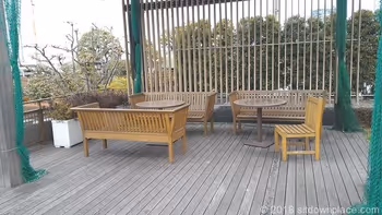 新宿伊勢丹屋上のテーブル