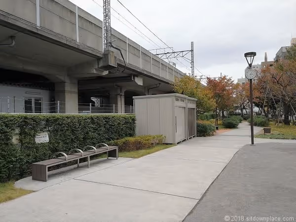 Foto de 秋葉原練塀公園 3