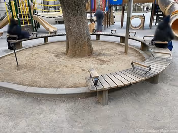 芳林公园的圆形长椅