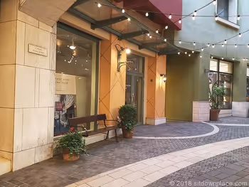 ラチッタデッラマジョーレ2F回廊の休憩場所