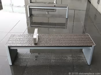 二子玉川ライズリバーフロント2Fリボンストリート側の座れる休憩場所