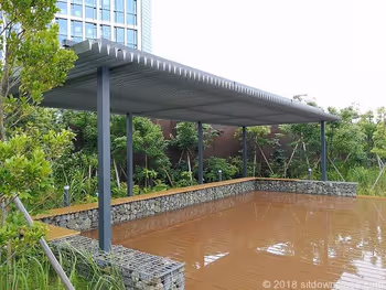 二子玉川ライズルーフガーデン5F青空デッキの座れる休憩場所