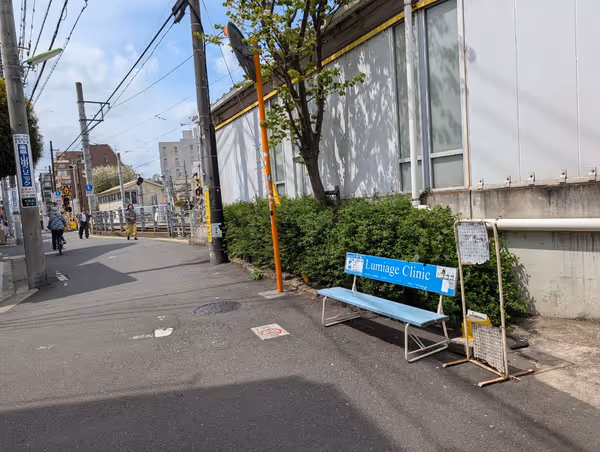 駅近くの路地の写真1