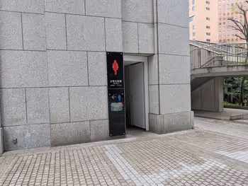 都議会議事堂横の写真2