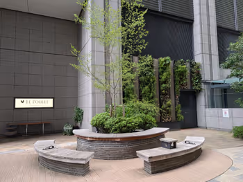 ホトリア広場の写真6