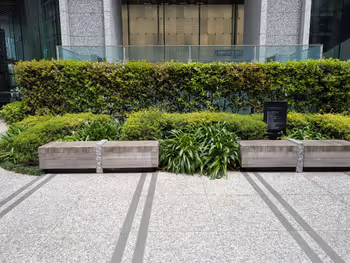 読売新聞本社 日比谷通り側の写真1