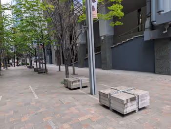 東京サンケイビル E1出口側 公開空地の写真3