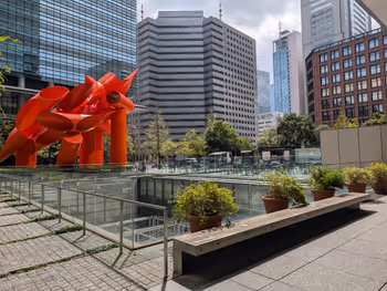 東京サンケイビル A1出口側 公開空地の写真3