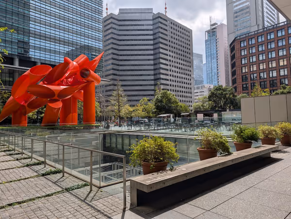 東京サンケイビル A1出口側 公開空地の写真3