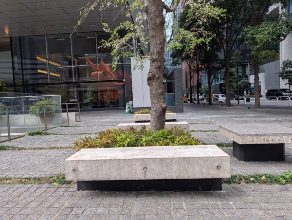 東京サンケイビル A1出口側 公開空地の写真2