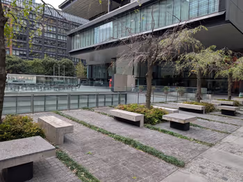 東京サンケイビル A1出口側 公開空地の写真4