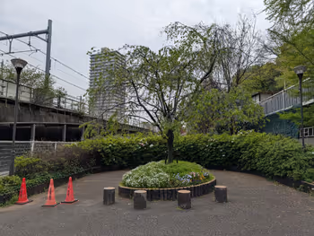 中央口 花壇 パークレールそばの写真1