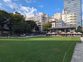 【池袋駅】南池袋公園の休憩場所