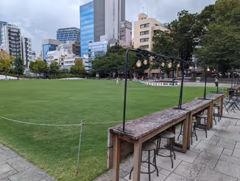 南池袋公園にある芝生の座れる休憩場所その5