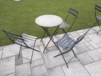 南池袋公園のテーブル席