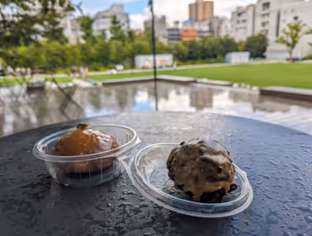 南池袋公園にある芝生の座れる休憩場所その6