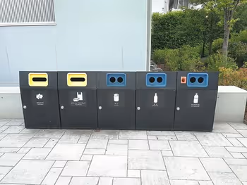 南池袋公園のごみ箱