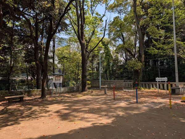 氷川神社境内遊び場の写真1