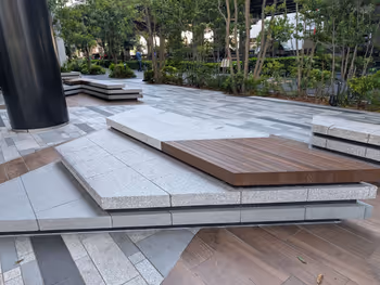 東京ポートシティ竹芝 芝商業高校前交差点の写真3