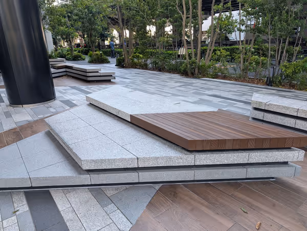 東京ポートシティ竹芝 芝商業高校前交差点の写真3