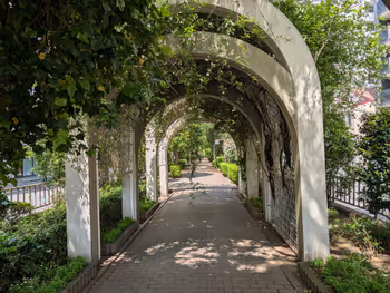 浜町川緑道 弁慶像側の写真5