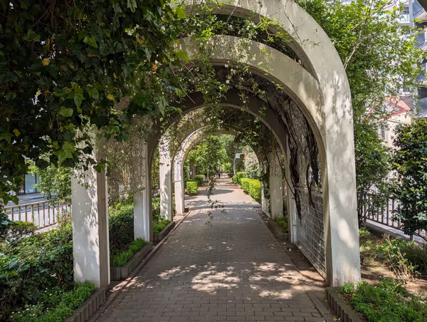 浜町川緑道 弁慶像側の写真5