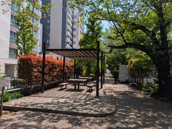 浜町川緑道 弁慶像側の写真1