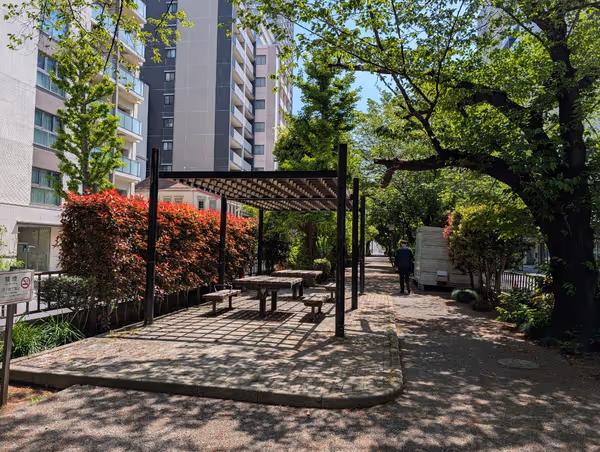 浜町川緑道 弁慶像側の写真1