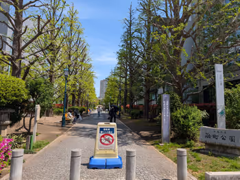 浜町公園 駅前歩道の写真3