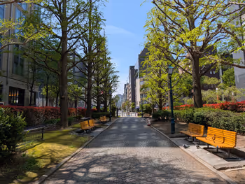 浜町公園 駅前歩道の写真1