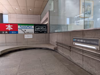 西口出入口の写真2