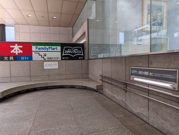 西口出入口の写真2