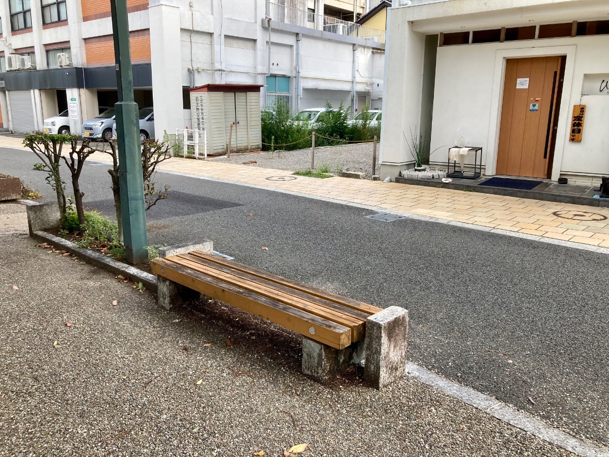 水門川沿い遊歩道（居酒屋ひさご前）の写真1