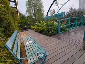 Bench in Ikebukuro Seibu Food and Green Sky Garden 3